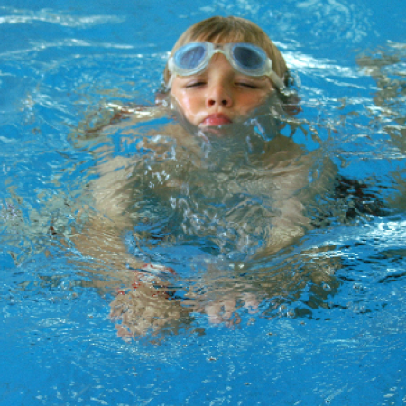 freie Plätze: Schwimmen lernen für Kinder